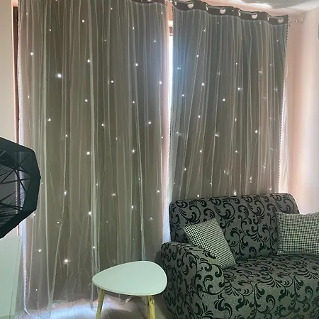 Stylish Near City, Entire Flat, 1 Bedroom, 1 Large Bed In Living