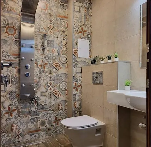 Stylish Near City, Entire Flat, 1 Bedroom, 1 Large Bed In Living Plovdiv