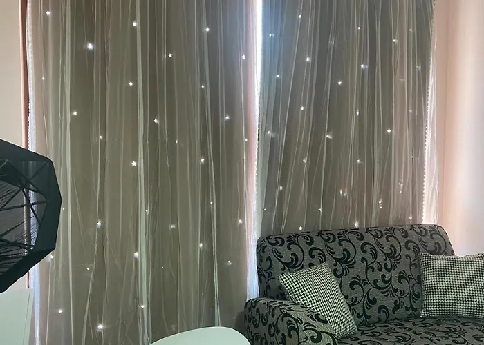 Stylish Near City, Entire Flat, 1 Bedroom, 1 Large Bed In Living