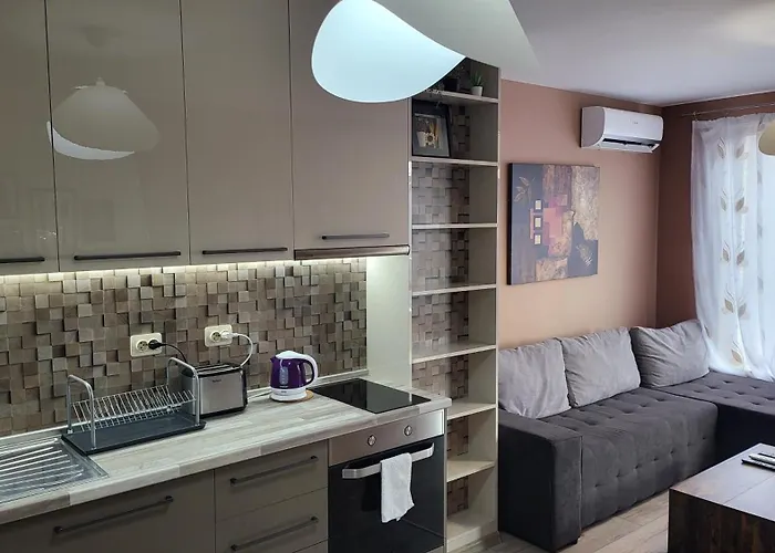 Stylish Near City, Entire Flat, 1 Bedroom, 1 Large Bed In Living *