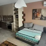 Stylish Near City, Entire Flat, 1 Bedroom, 1 Large Bed In Living Διαμέρισμα Φιλιππούπολη