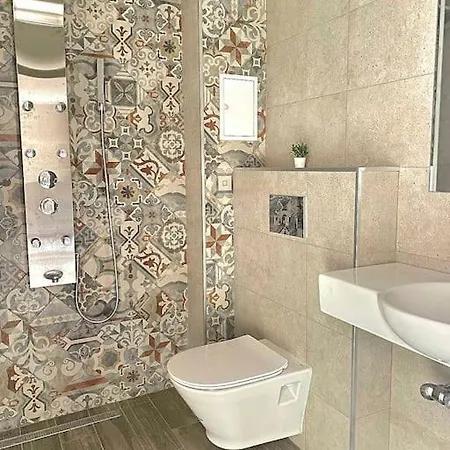 Apartmán Stylish Near City, Entire Flat, 1 Bedroom, 1 Large Bed In Living Plovdiv