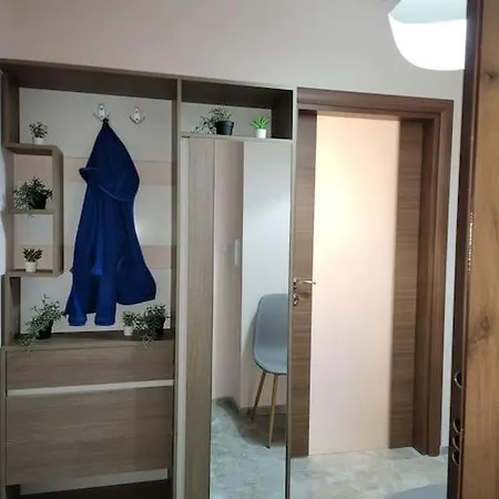 Stylish Near City, Entire Flat, 1 Bedroom, 1 Large Bed In Living Apartmán Plovdiv