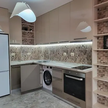 Stylish Near City, Entire Flat, 1 Bedroom, 1 Large Bed In Living Apartment