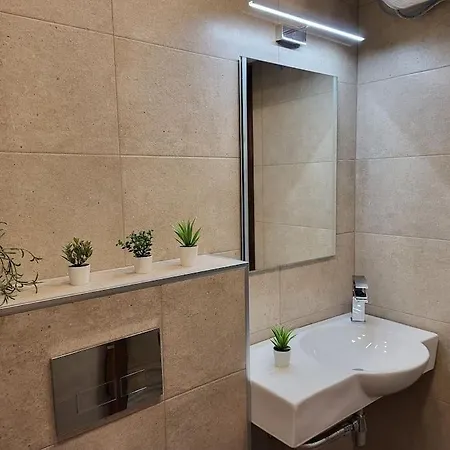 Stylish Near City, Entire Flat, 1 Bedroom, 1 Large Bed In Living Apartmán