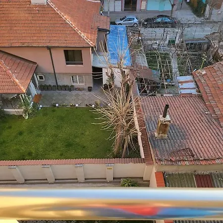 Stylish Near City, Entire Flat, 1 Bedroom, 1 Large Bed In Living Plovdiv