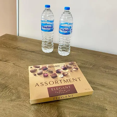 Apartmán Stylish Near City, Entire Flat, 1 Bedroom, 1 Large Bed In Living