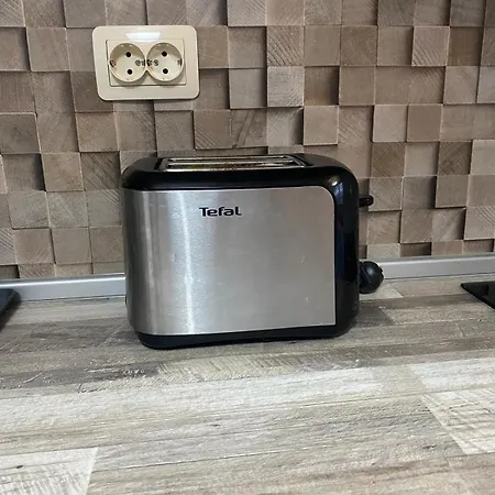 Stylish Near City, Entire Flat, 1 Bedroom, 1 Large Bed In Living