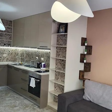 Stylish Near City, Entire Flat, 1 Bedroom, 1 Large Bed In Living Apartmán