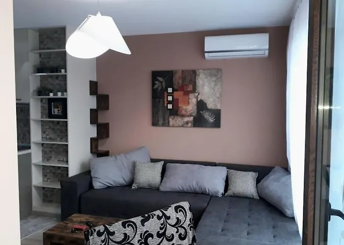 Stylish Near City, Entire Flat, 1 Bedroom, 1 Large Bed In Living Apartment *