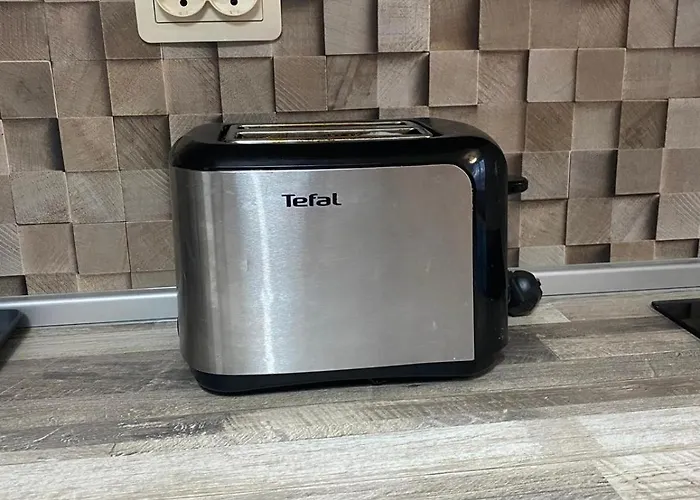 Stylish Near City, Entire Flat, 1 Bedroom, 1 Large Bed In Living