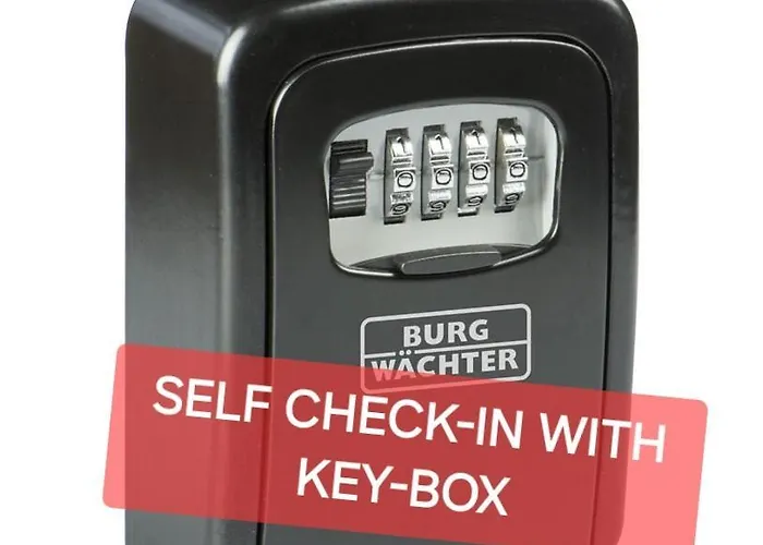 Stylish Near City, Entire Flat, 1 Bedroom, 1 Large Bed In Living Apartment *