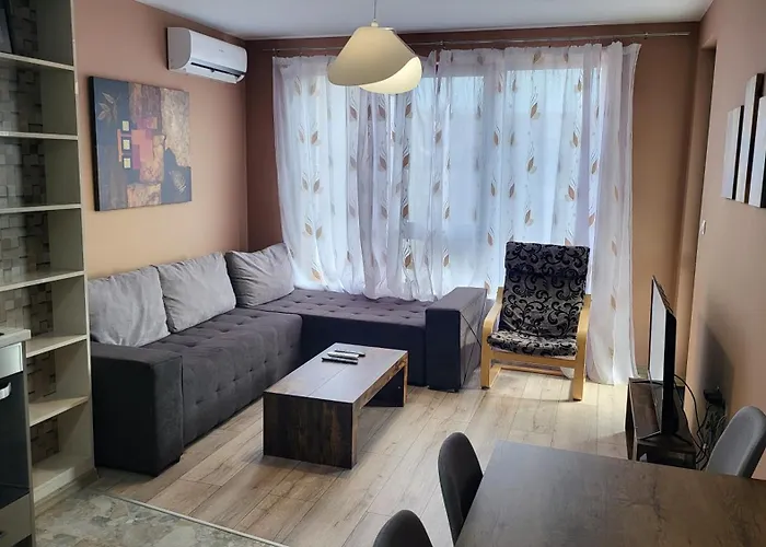 Stylish Near City, Entire Flat, 1 Bedroom, 1 Large Bed In Living Apartment