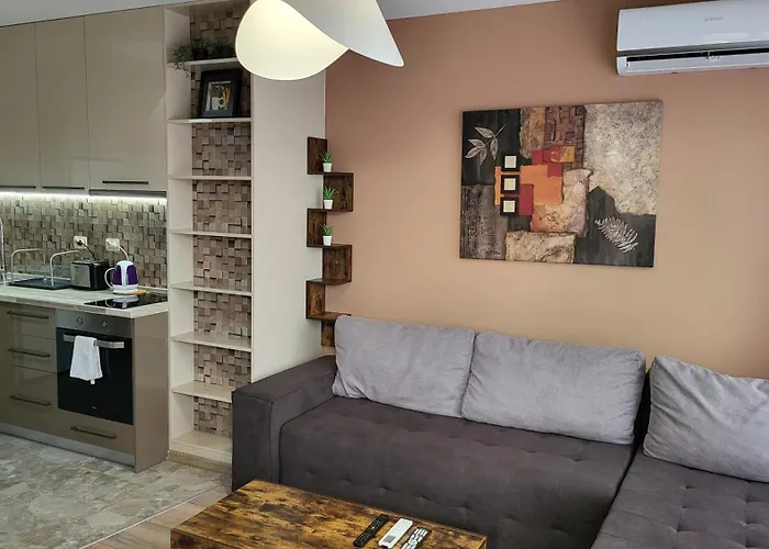 Stylish Near City, Entire Flat, 1 Bedroom, 1 Large Bed In Living *